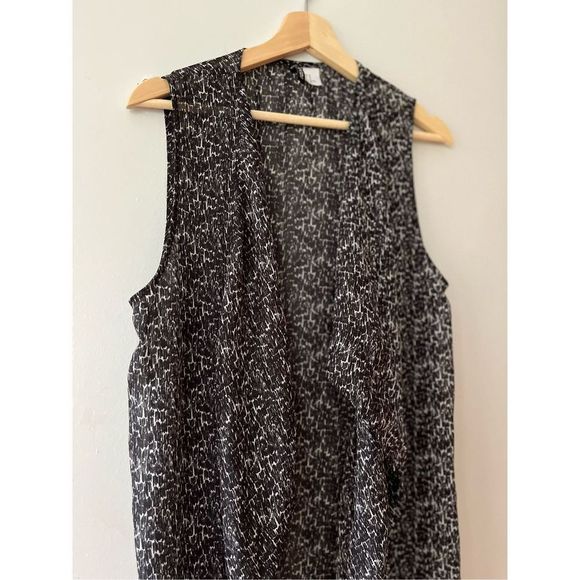 Flowy black and white long vest - Picture 3 of 6